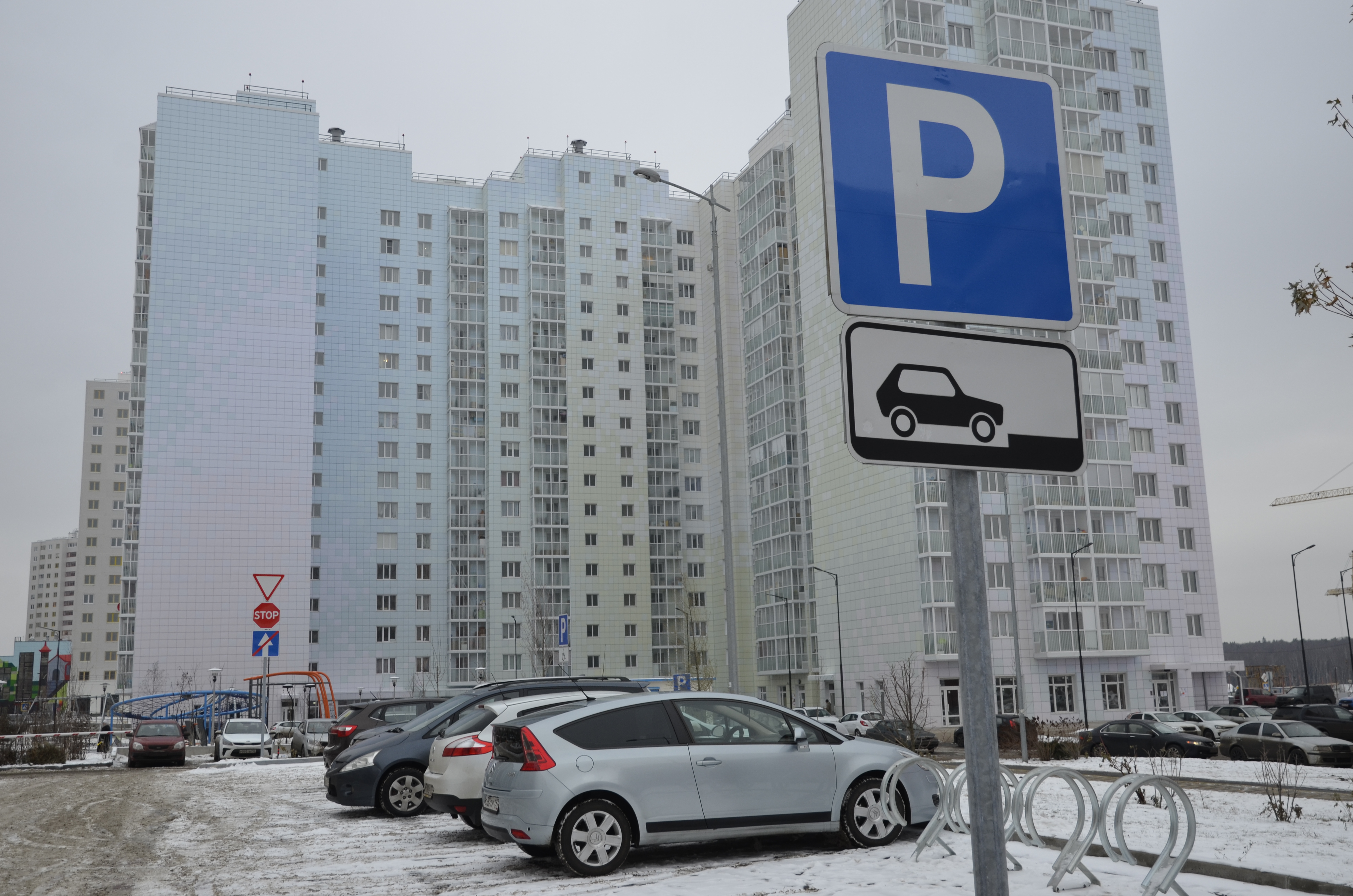 Стоянку в столичных ТЦ можно будет оплатить через «Парковки Москвы». Фото: архив