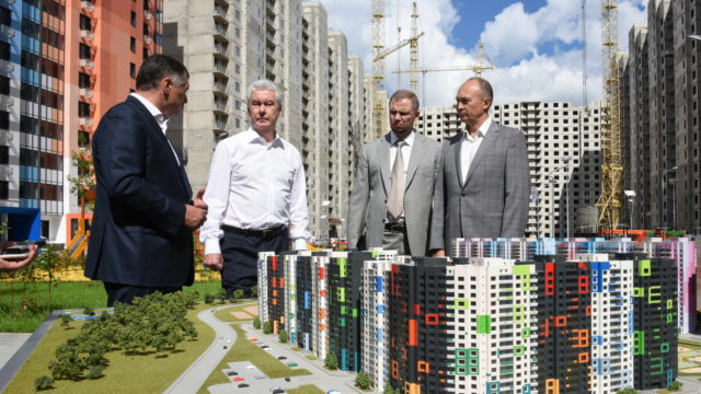 04 августа 2016 Мэр Москвы Сергей Собянин осмотрел жилой квартал в районе Северный