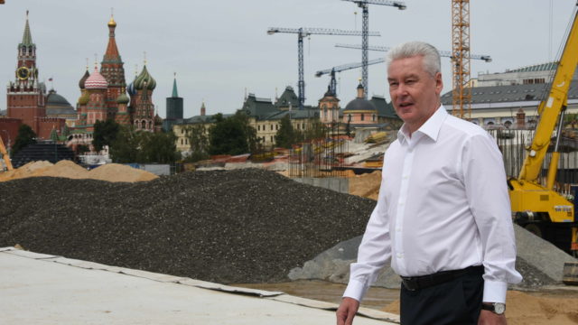 22 июля 2016 Мэр Москвы Сергей Собянин осмотрел ход реконструкции парка Зарядье